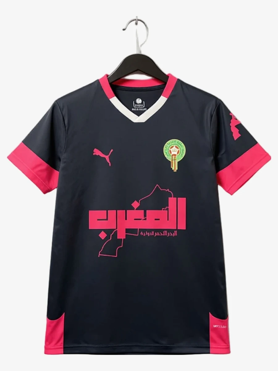 maillot-concept-maroc-edition-noirrose-2025-2026 studio v12 Voetbalshirt Concept Marokko Editie Zwartroze 2025-2026