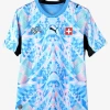 maillot-exterieur-suisse-2026 studio v12 Uitshirt Zwitserland 2026