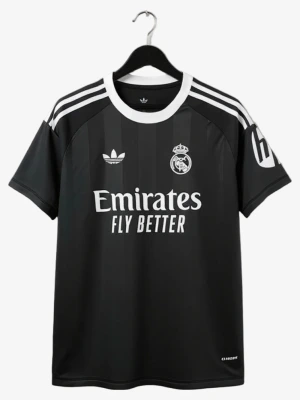 maillot-real-madrid-edition-gardien-noir-2025-2026 studio v12 Maillot Réal Madrid Édition Gardien Noir 2025-2026